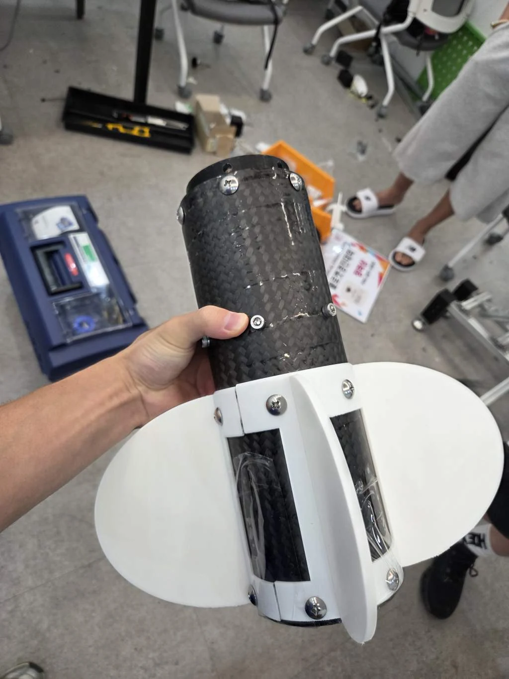 Checking the assembled rear fins of the vehicle.