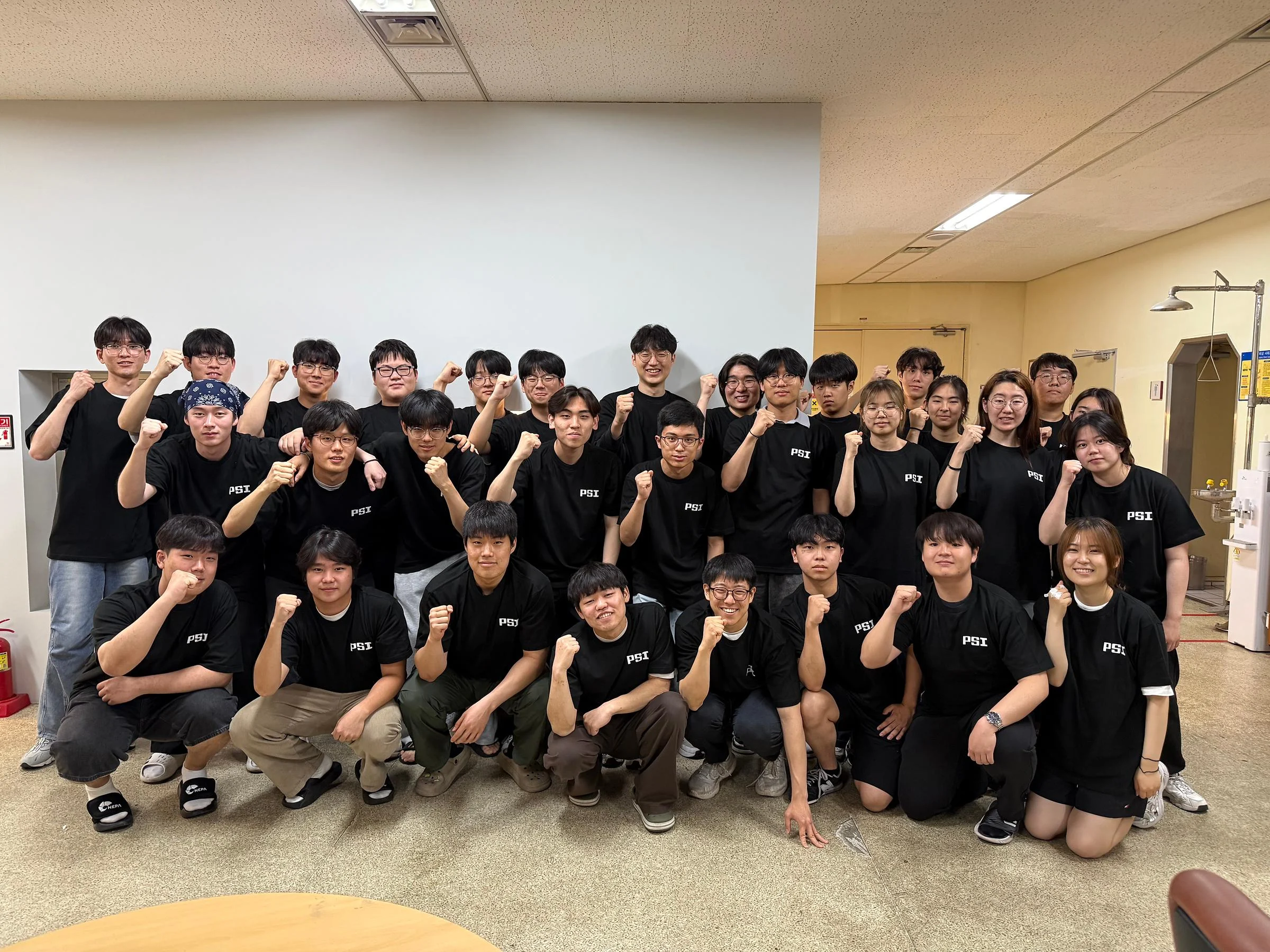 PSI members together in the laboratory